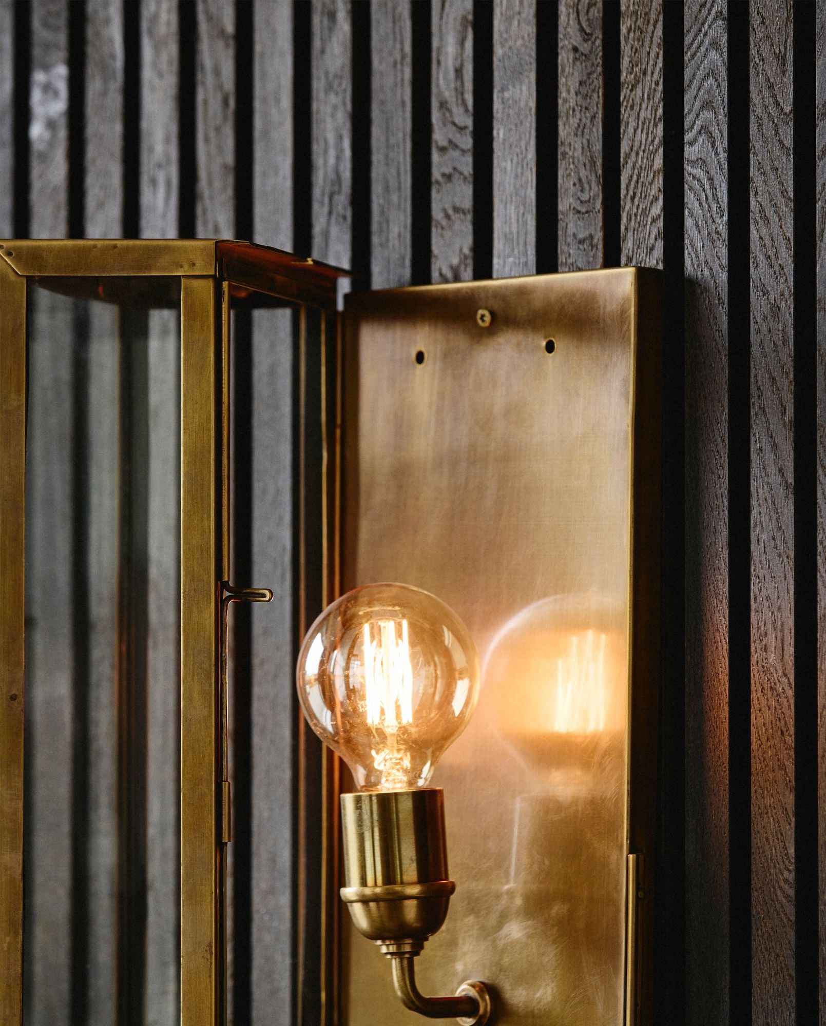 EOS wall lamp, outdoor - brass - Bambuá