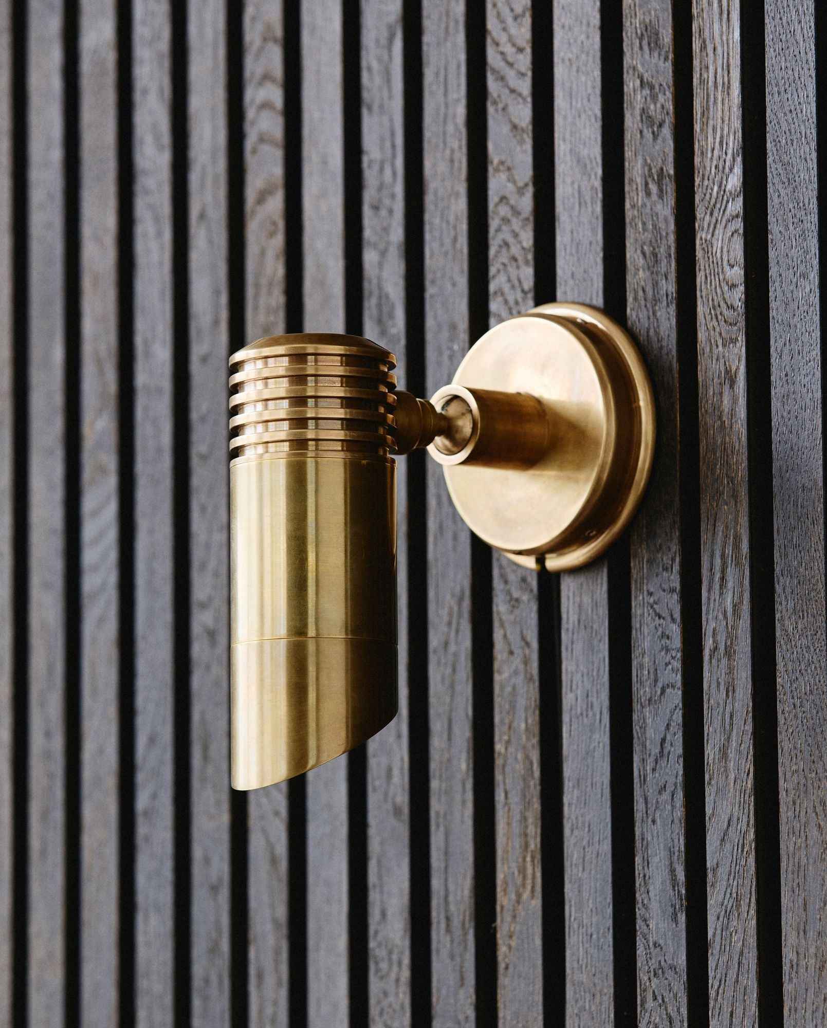 BRAGI wall lamp, outdoor - brass - Bambuá
