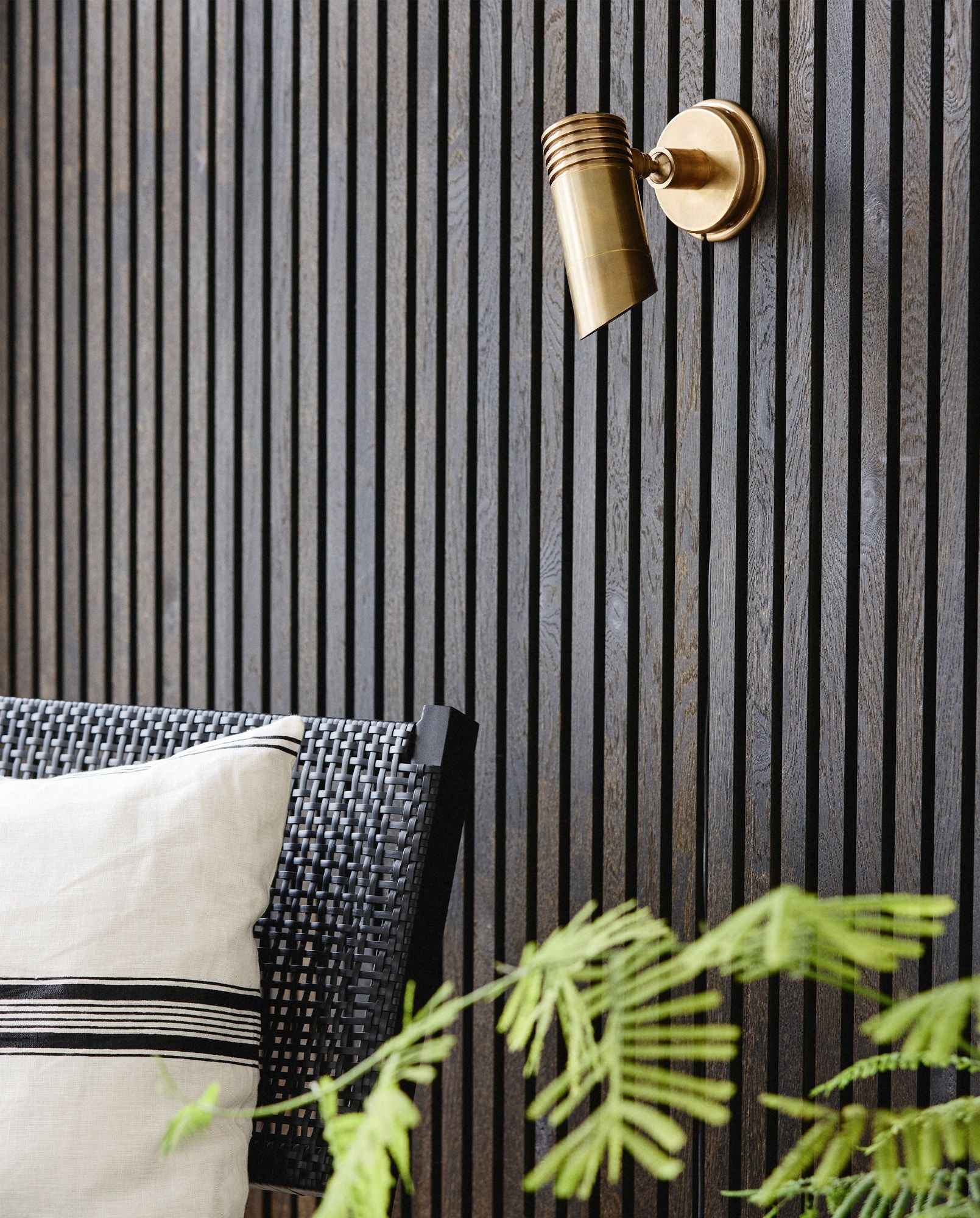 BRAGI wall lamp, outdoor - brass - Bambuá