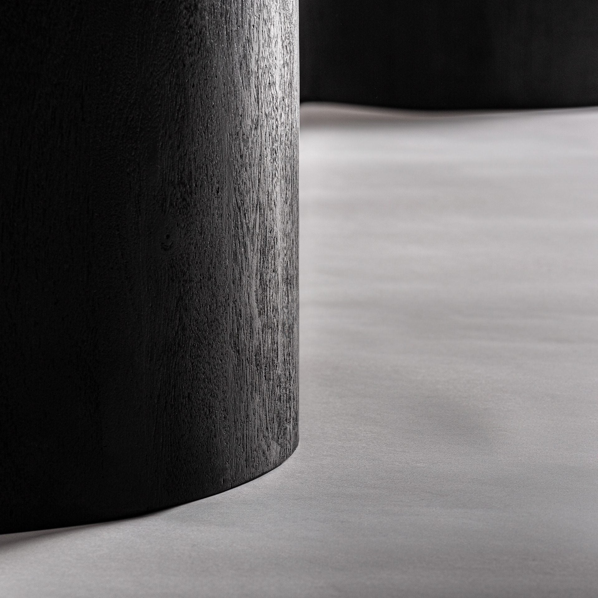 Knaith Dining Table