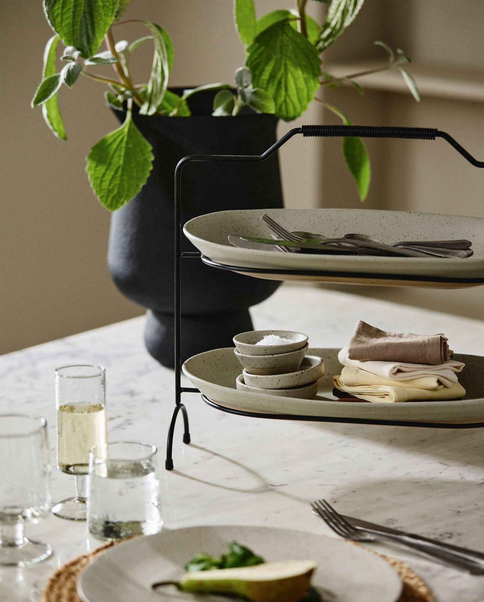 PRIMULA serving stand - black