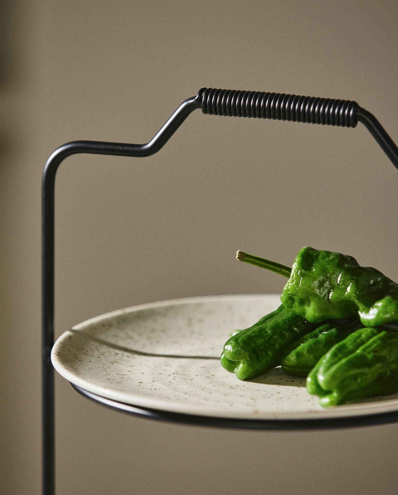 PRIMULA serving stand - black