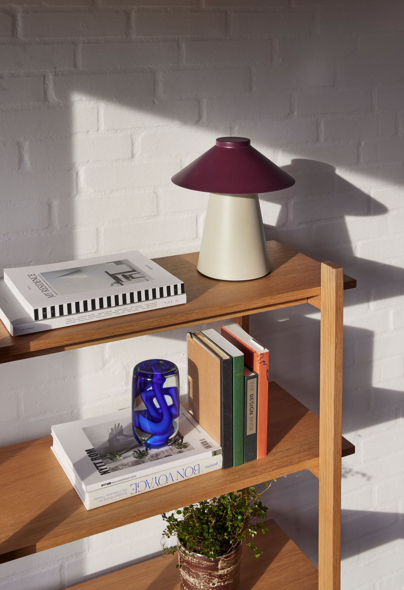 Chipper Table Lamp Sand/Burgundy - Bambuá