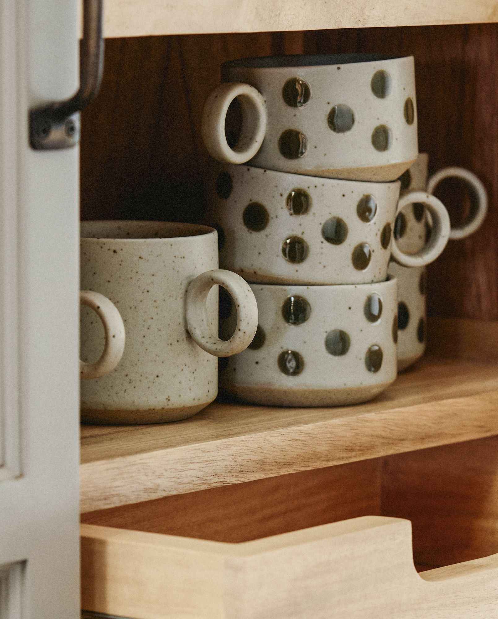 GRAINY tea cup w. handle, sand/green