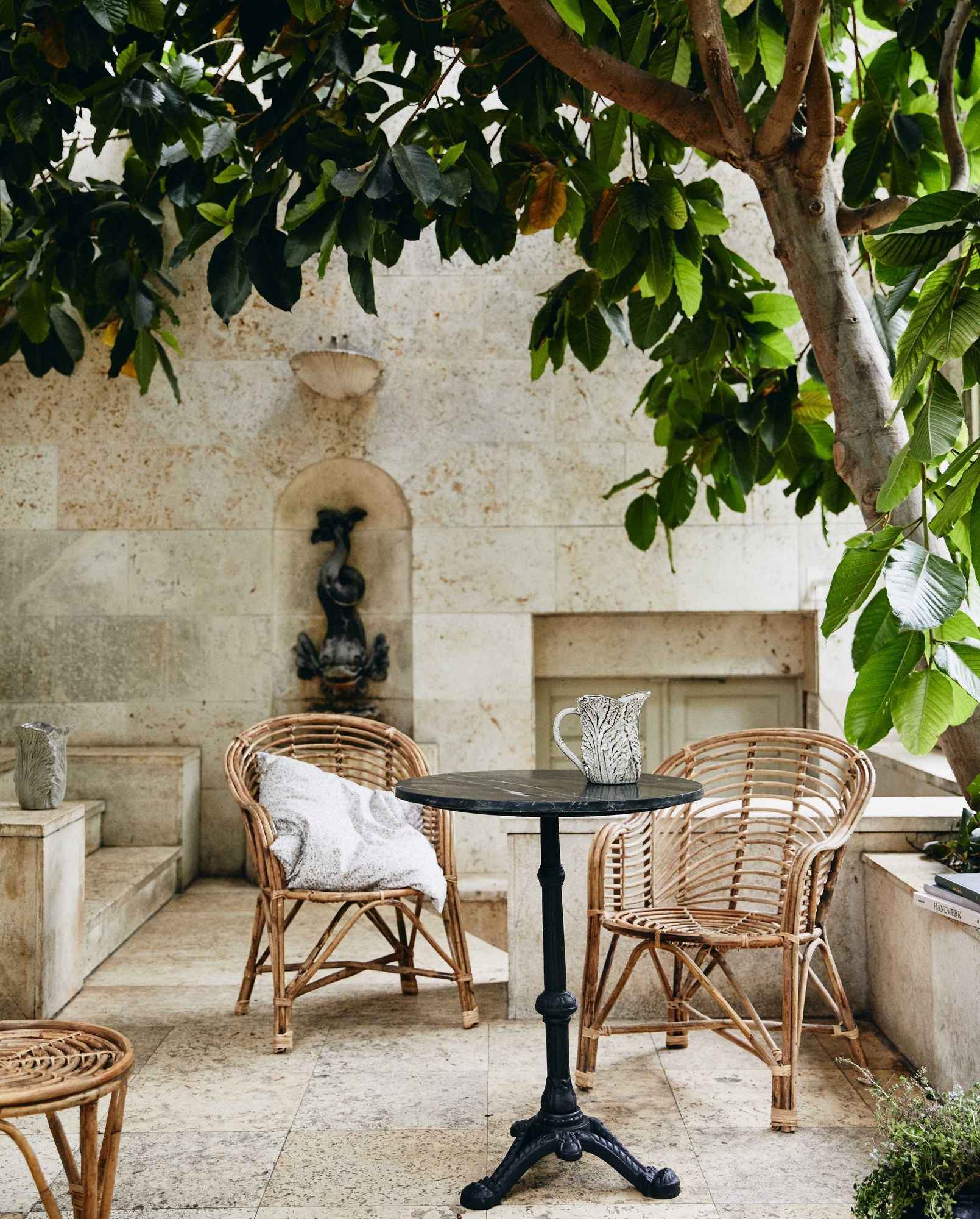 Café table - black marble, round w/iron