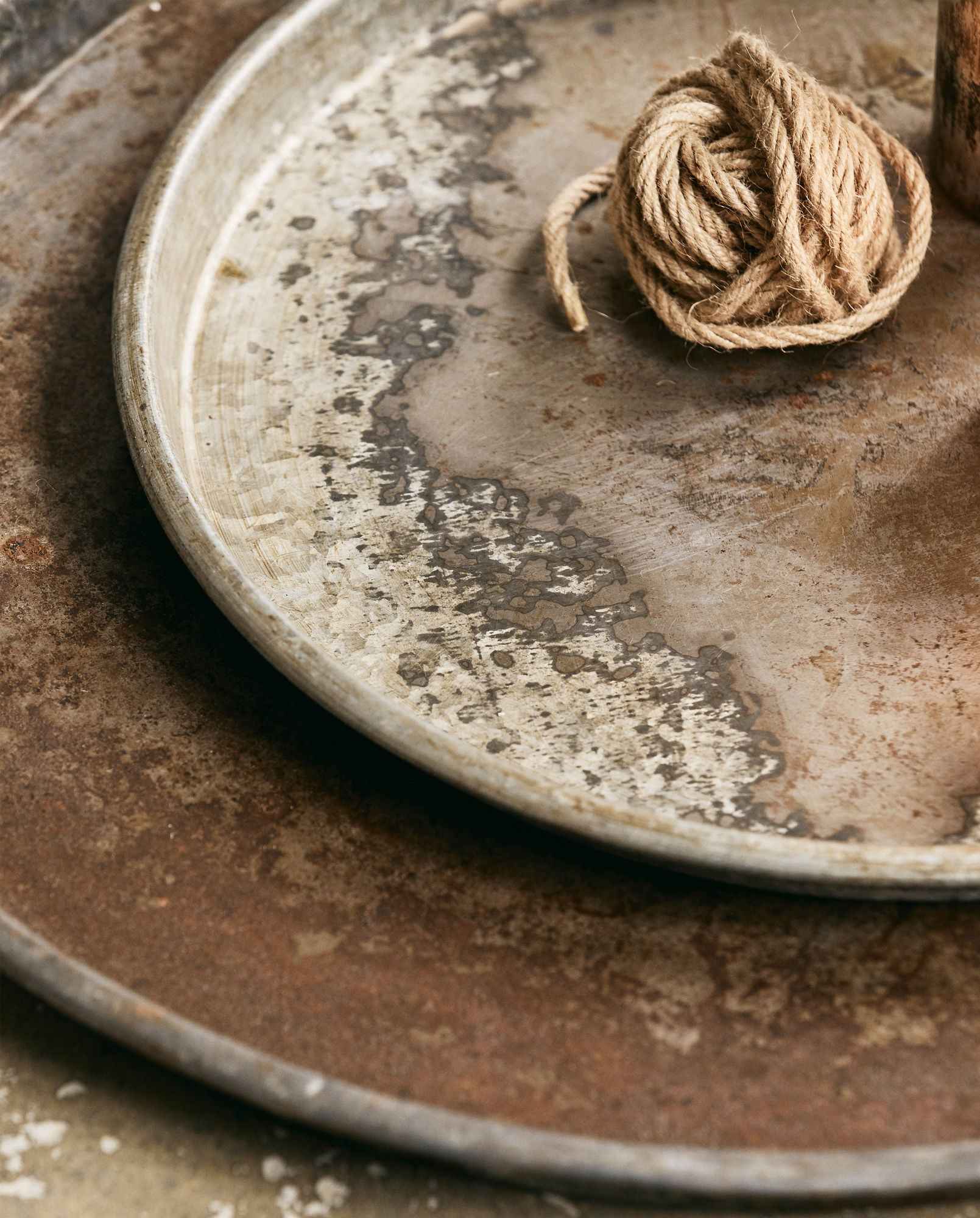 LOMBOK round tray, M, antique - silver finish