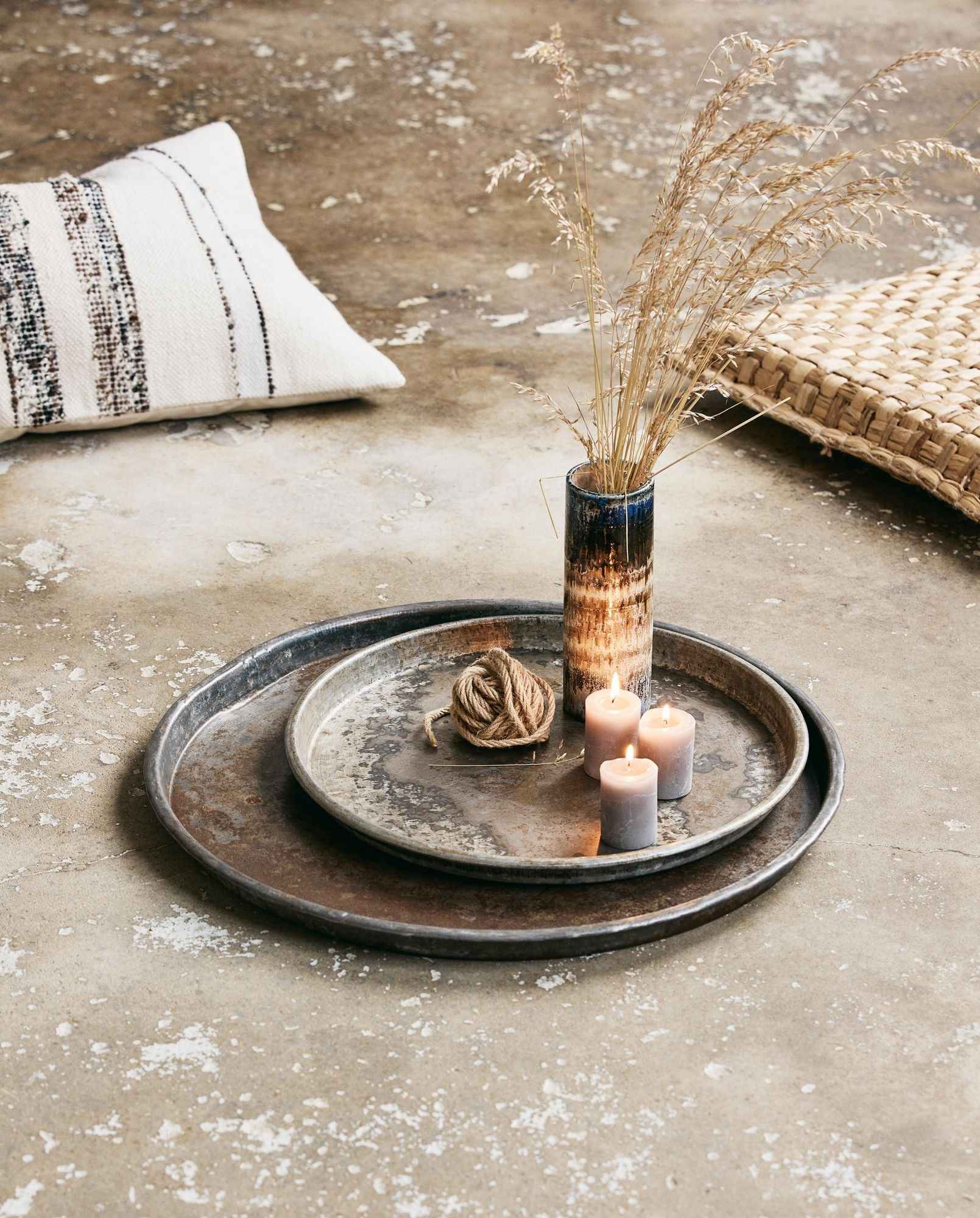 LOMBOK round tray, L, antique - silver finish