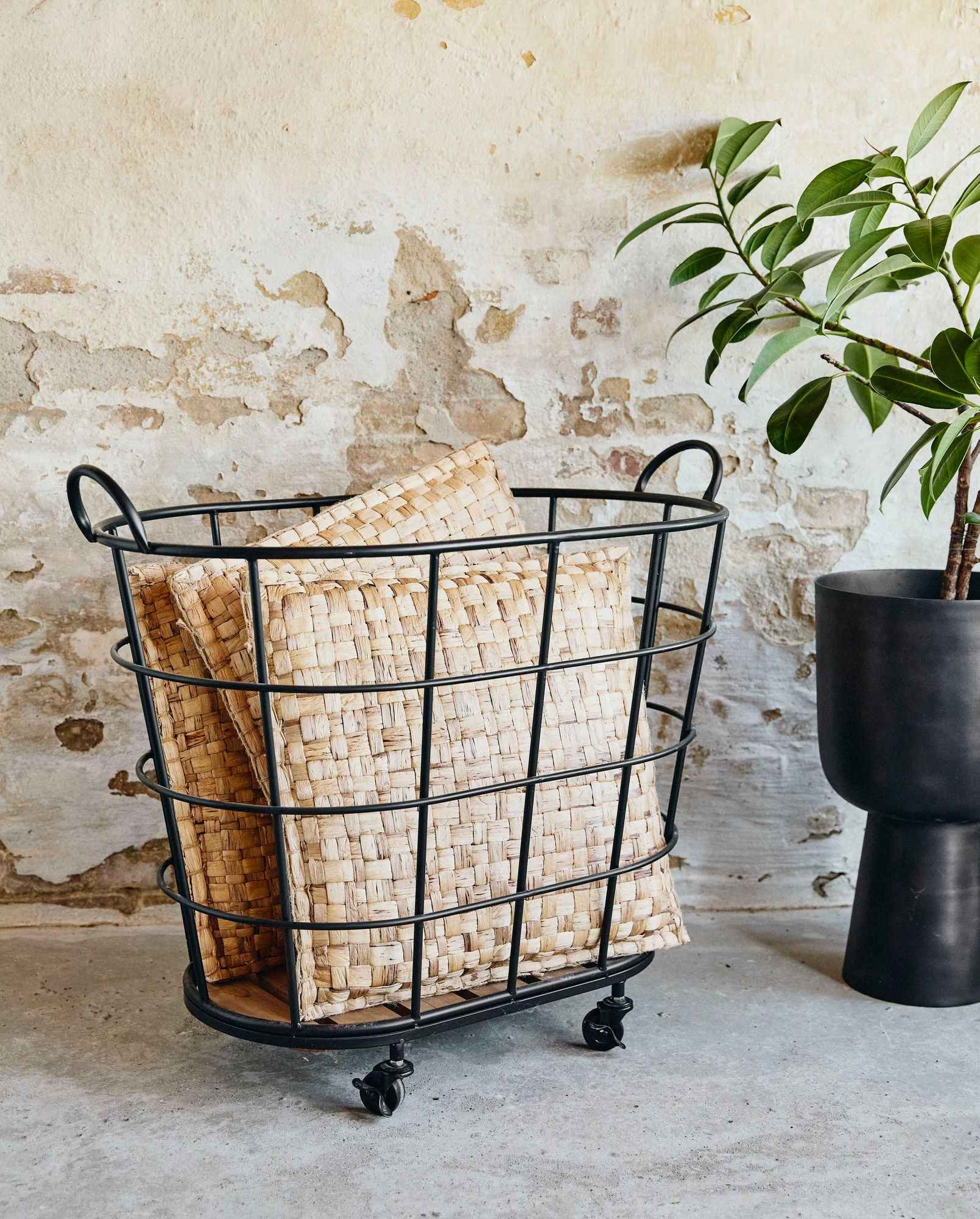 DOWNTOWN basket on wheels - black