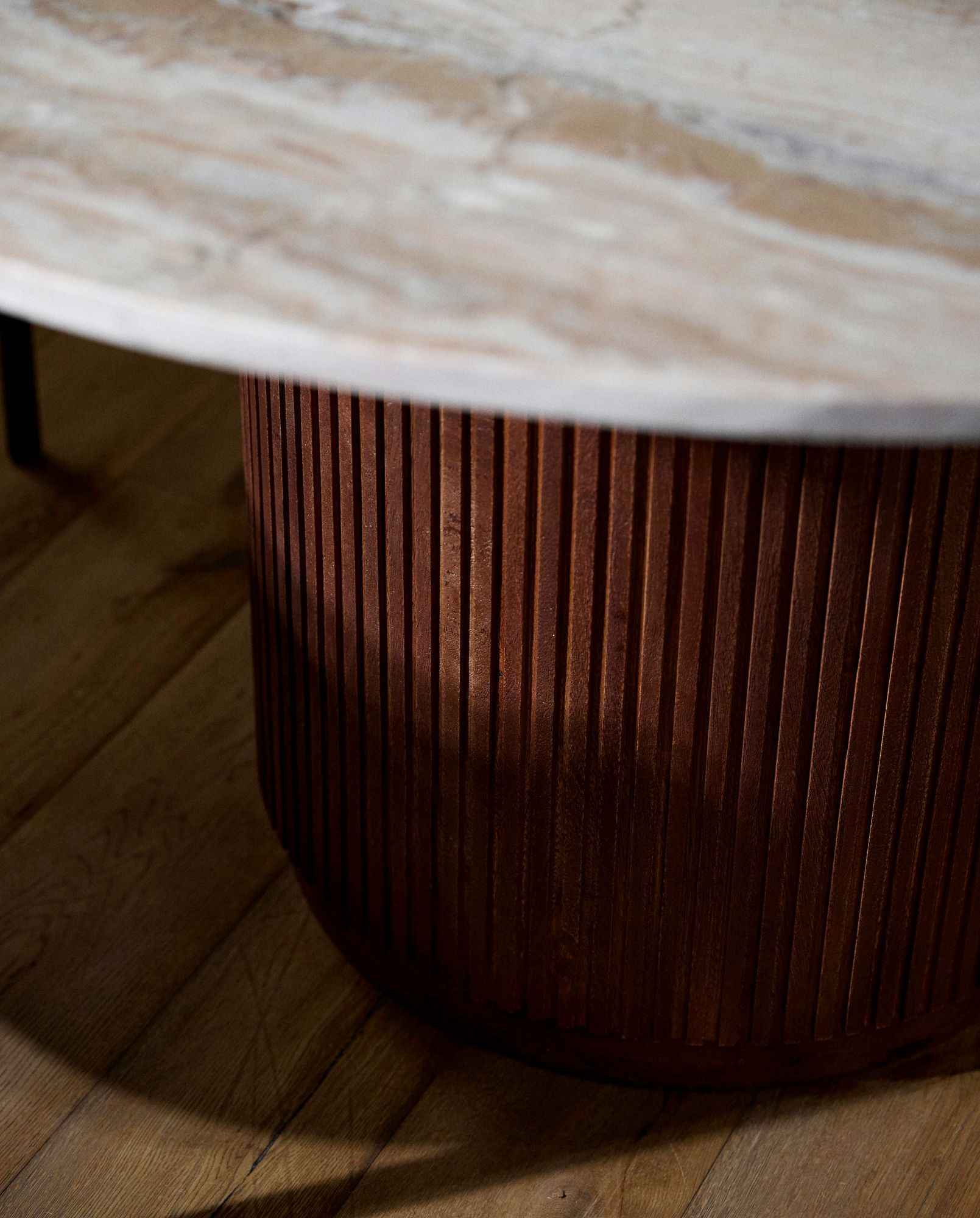 ERIE round dining table wood finish w. Ivory nature marble tabletop - Bambuá