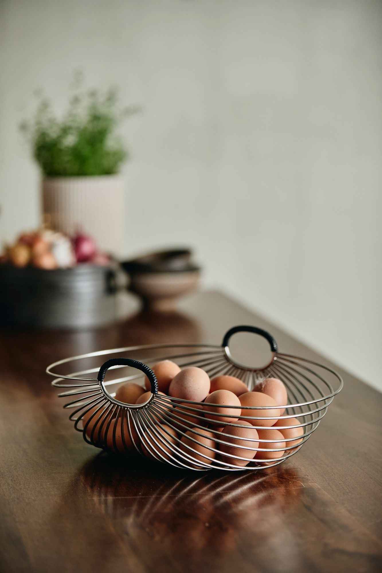 JAIPUR basket w. handles - chrome finish