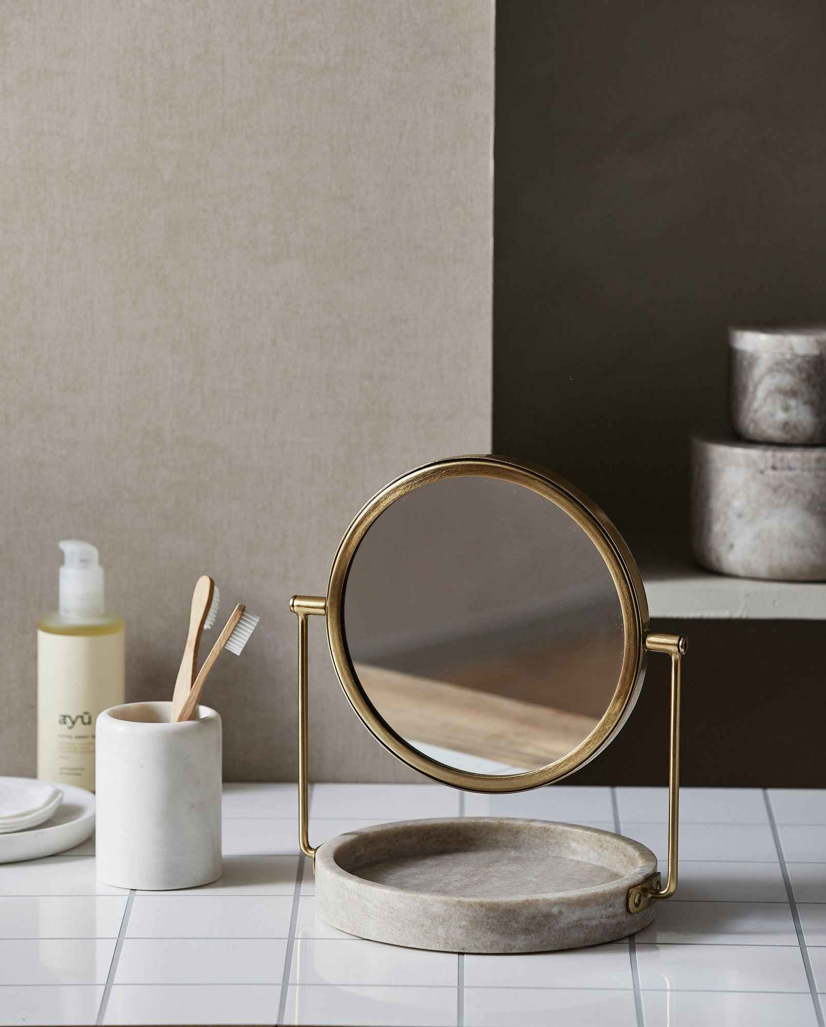HAJA table mirror - golden finish - Bambuá