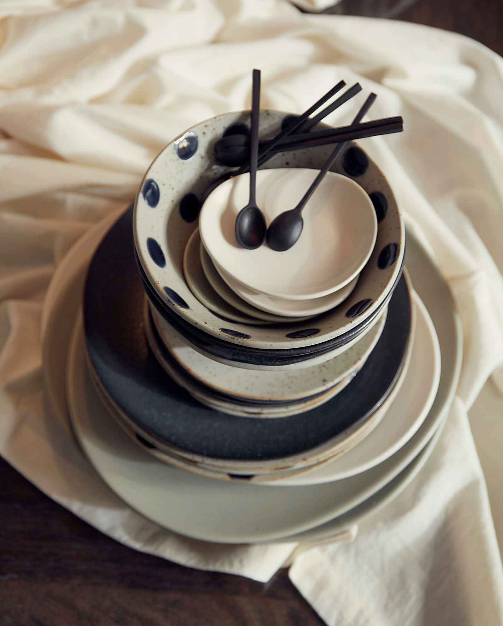 GRAINY dot bowl, sand/dark blue