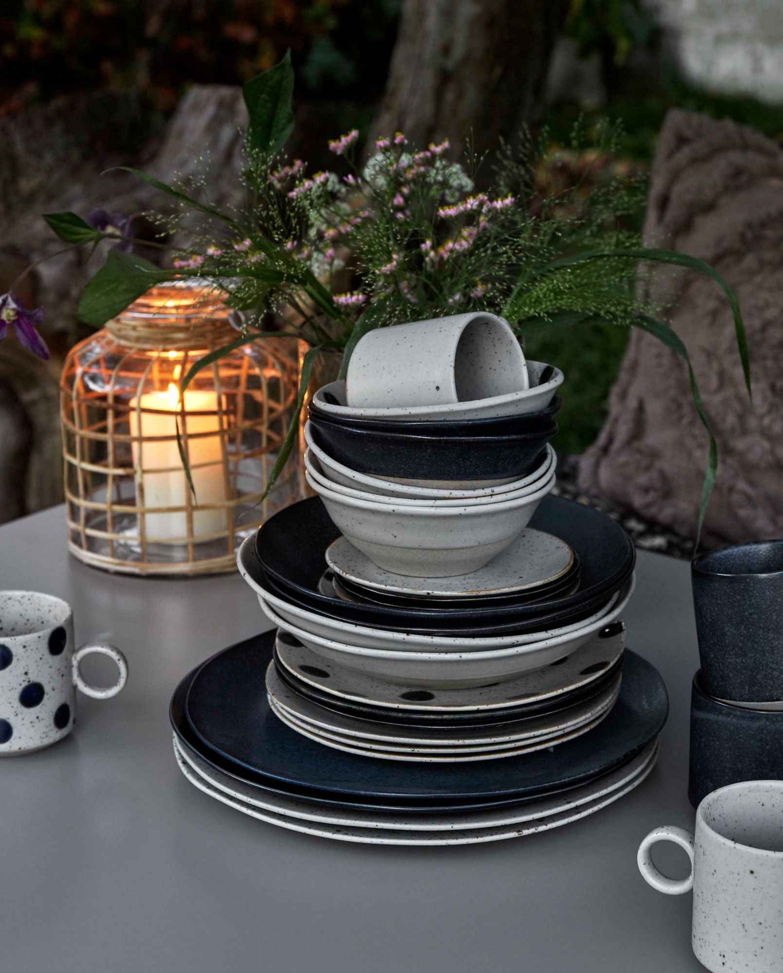 GRAINY plate, L, dark blue