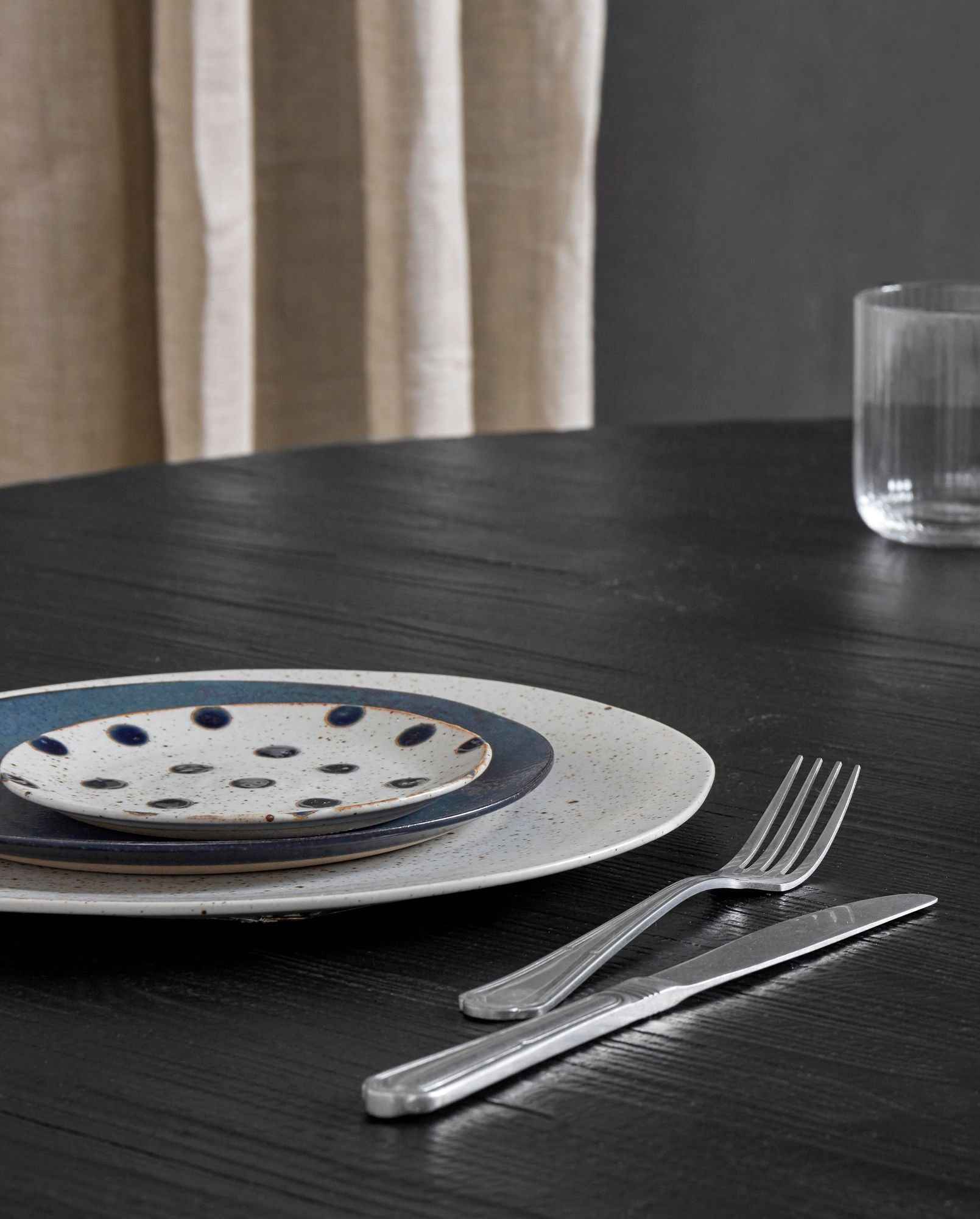 GRAINY saucer/cake plate, sand/dark blue