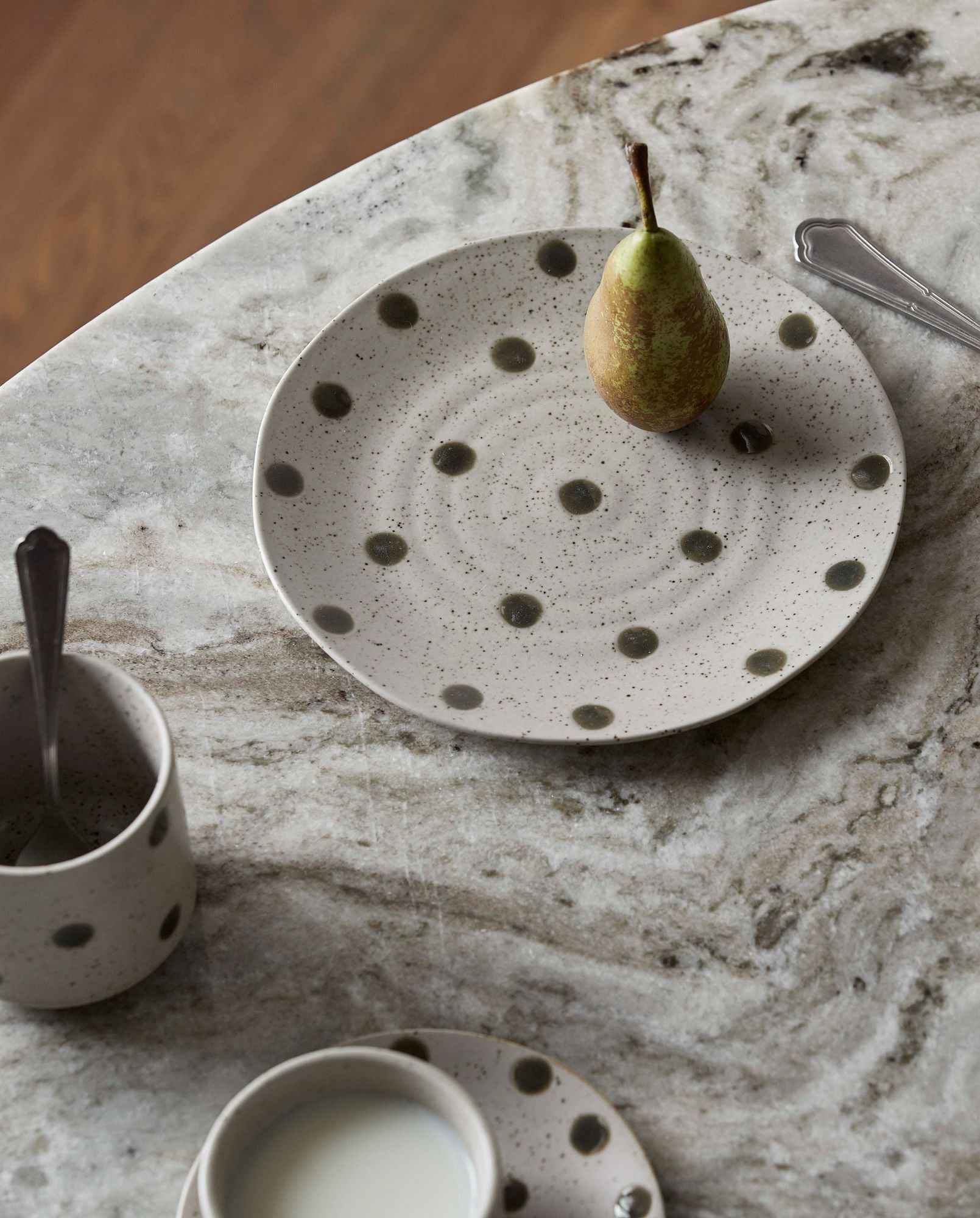 GRAINY dot plate, S, sand/green