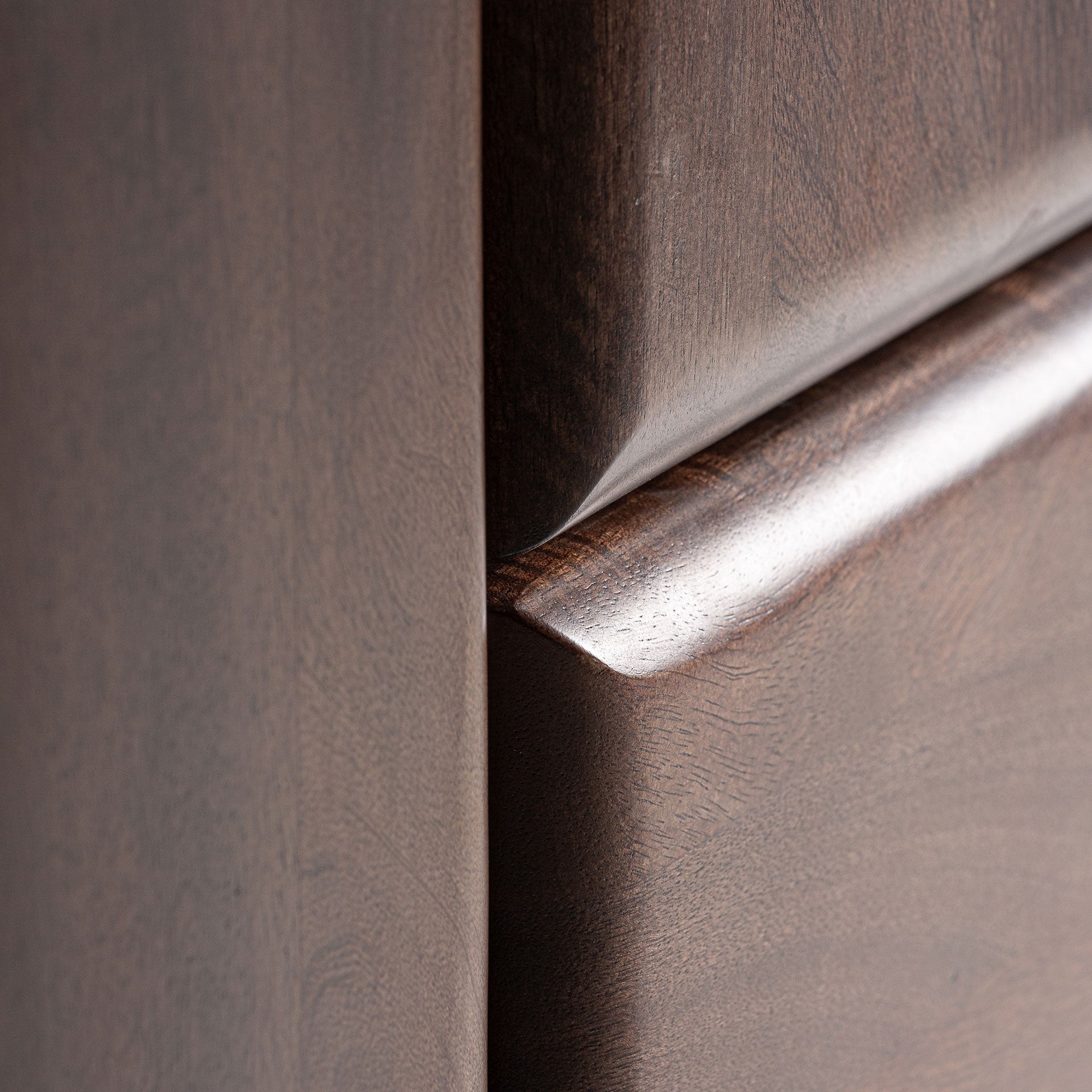 Craigh Wardrobe – Contemporary Mango Wood and Steel Storage Cabinet - Bambuá