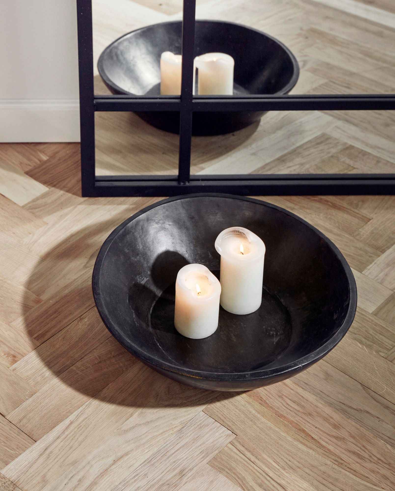 WOODEN dish, black, round