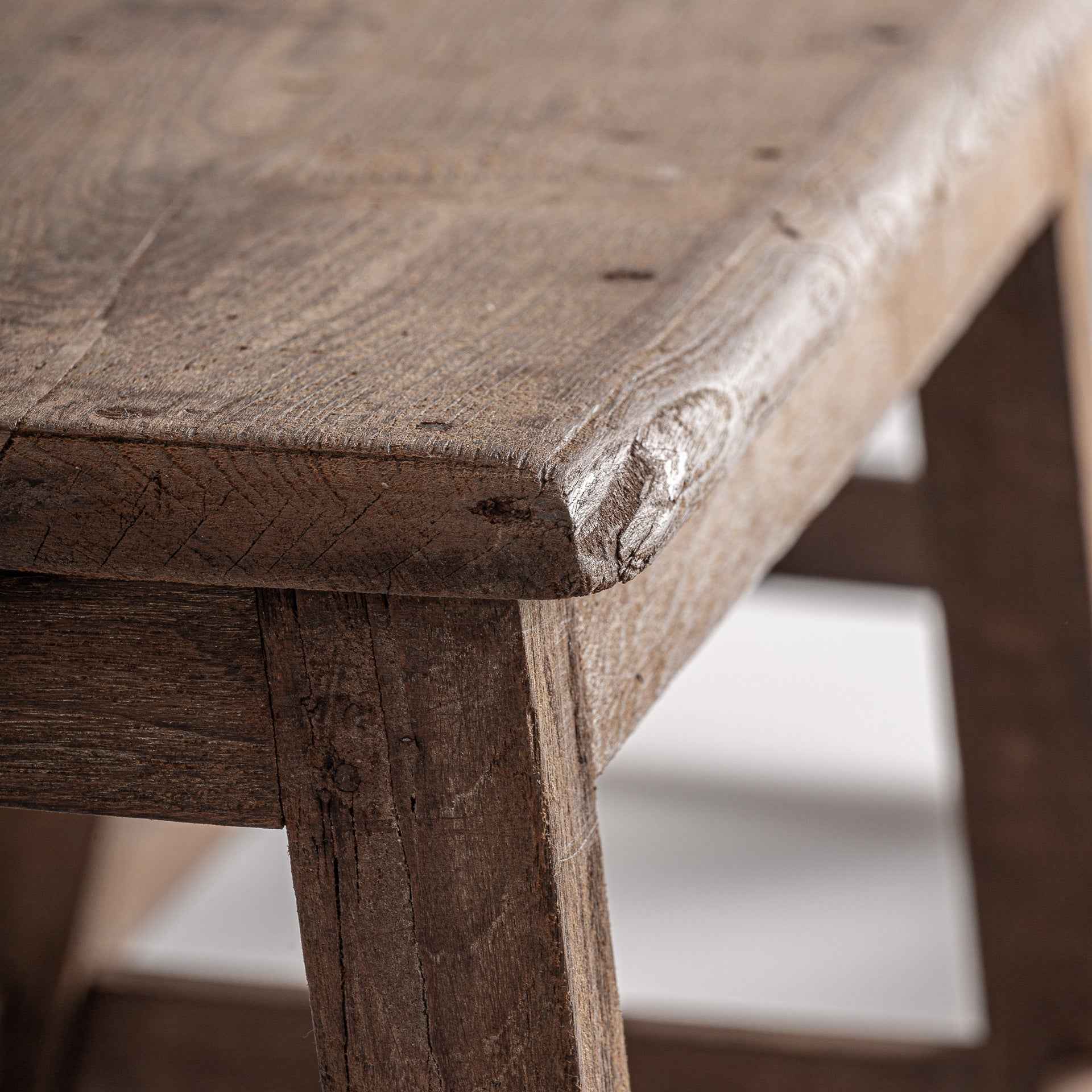 Khine Bench