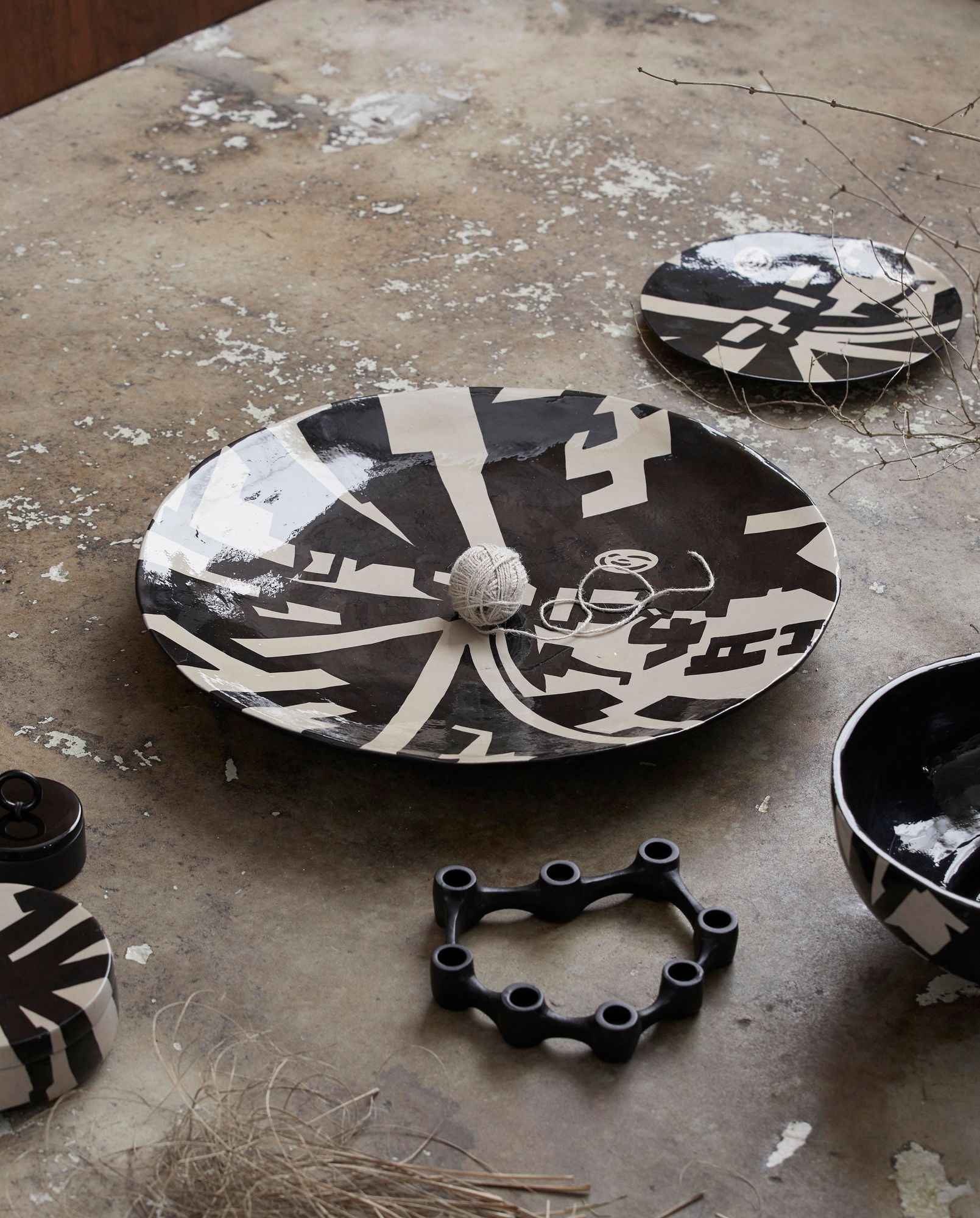 LIPSI deco plate, S - black/beige