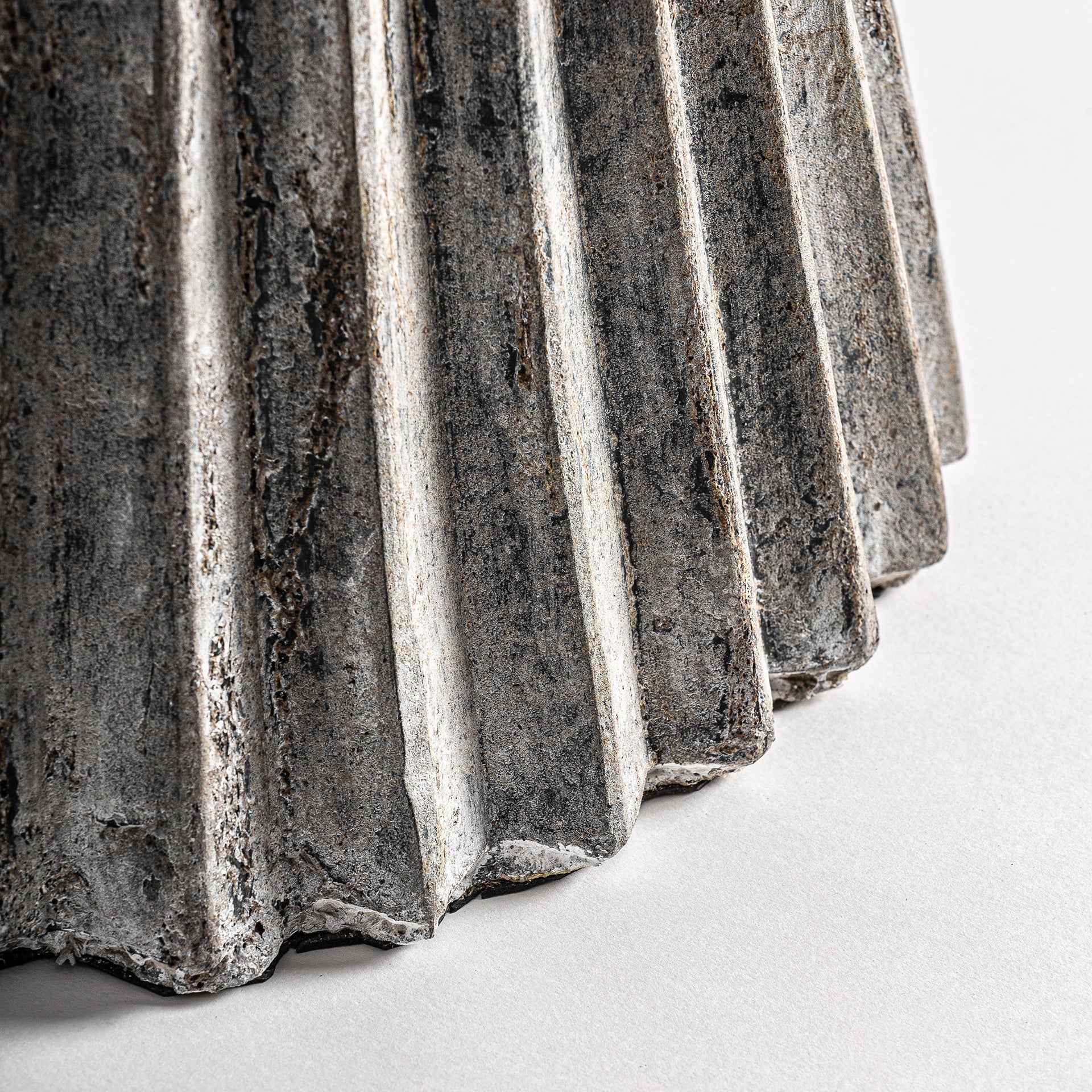 Plissé Stone Plant Pot